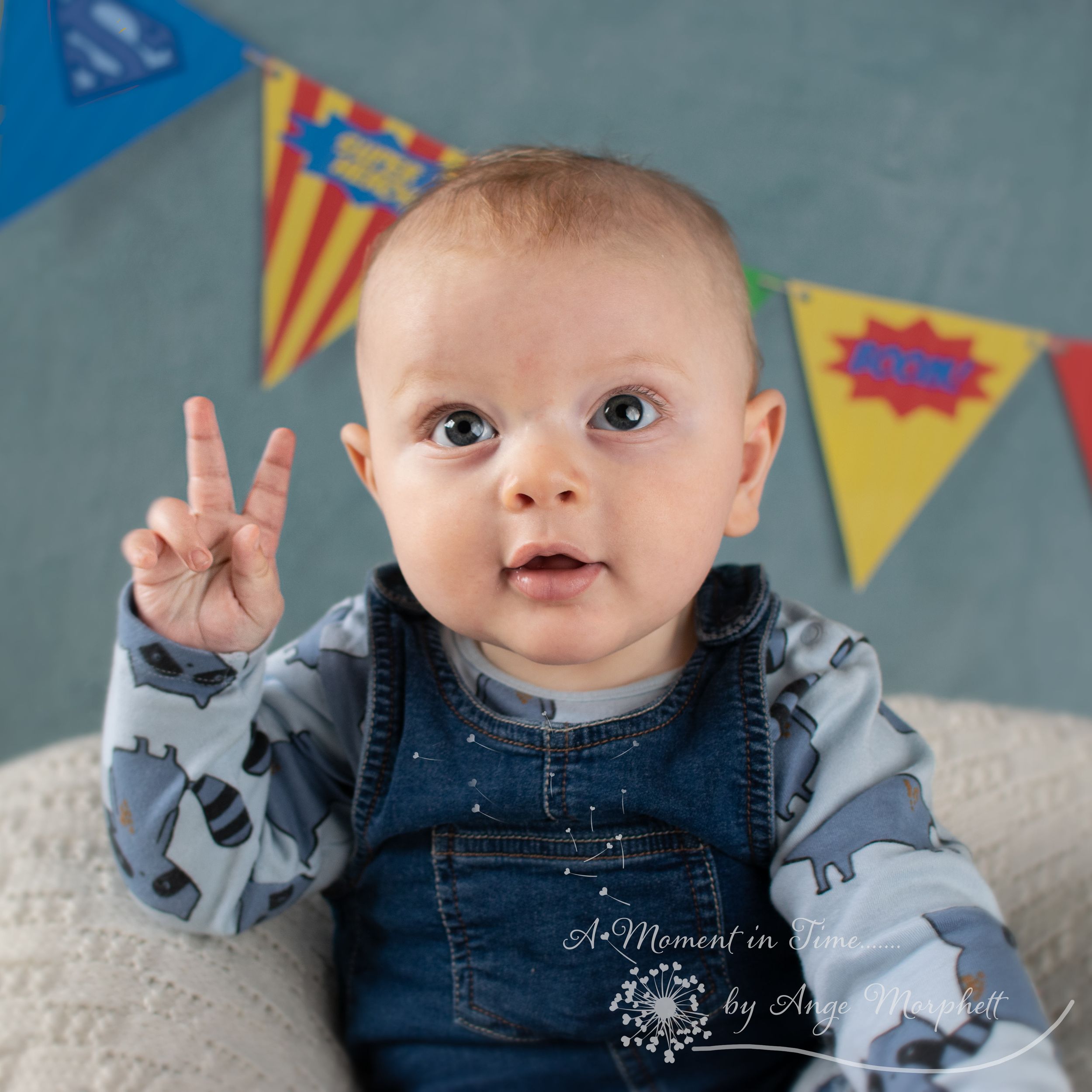 newborn baby and child photographer based in ashford kent england united kingdom in studio luxury sessions newborn little sitters cakesmash