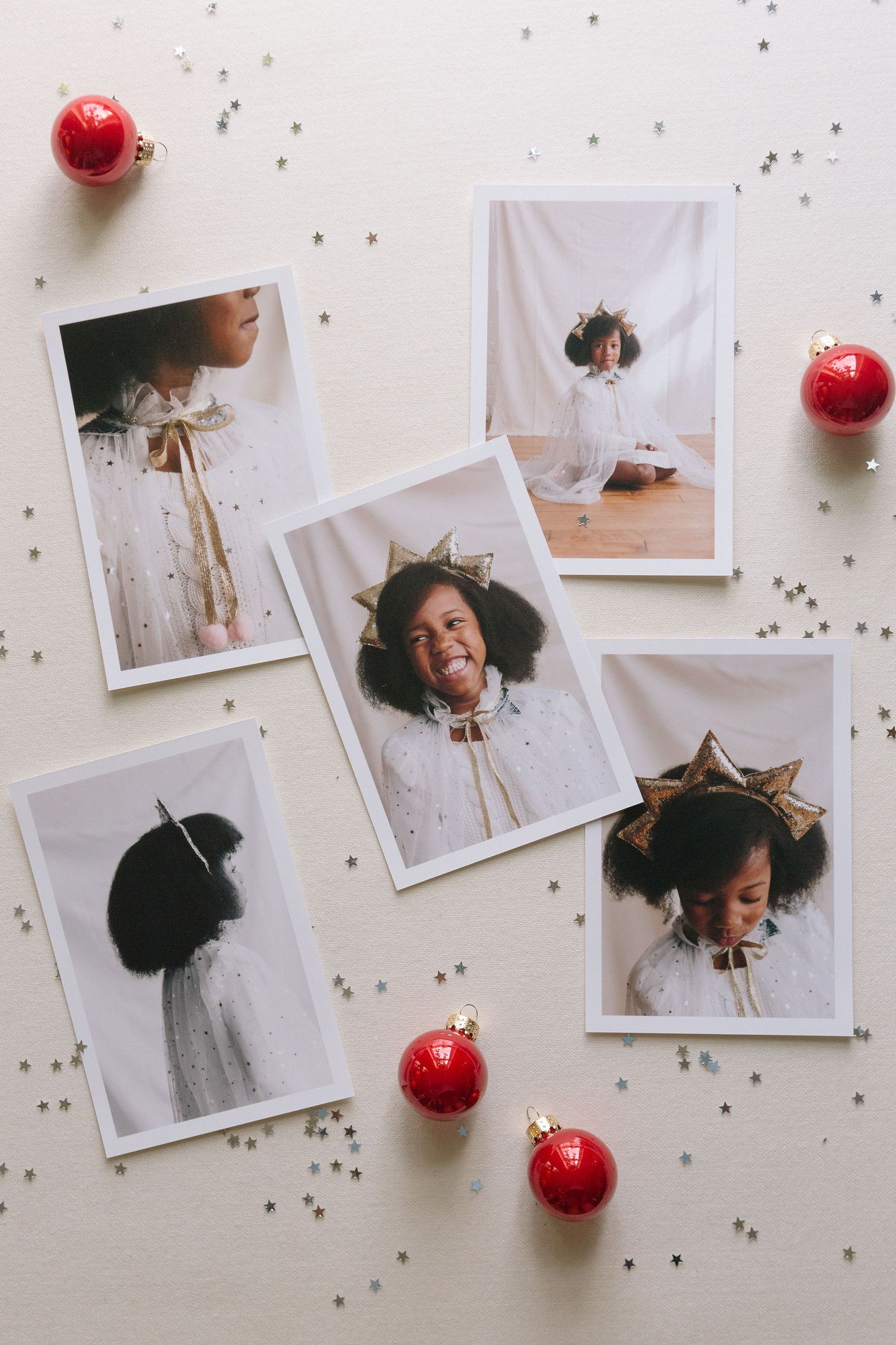 Festive Holiday Session: Ornament-Styled Prints Arranged in Beautiful Flat Lay photos by Paula Ortiz NYC family photos