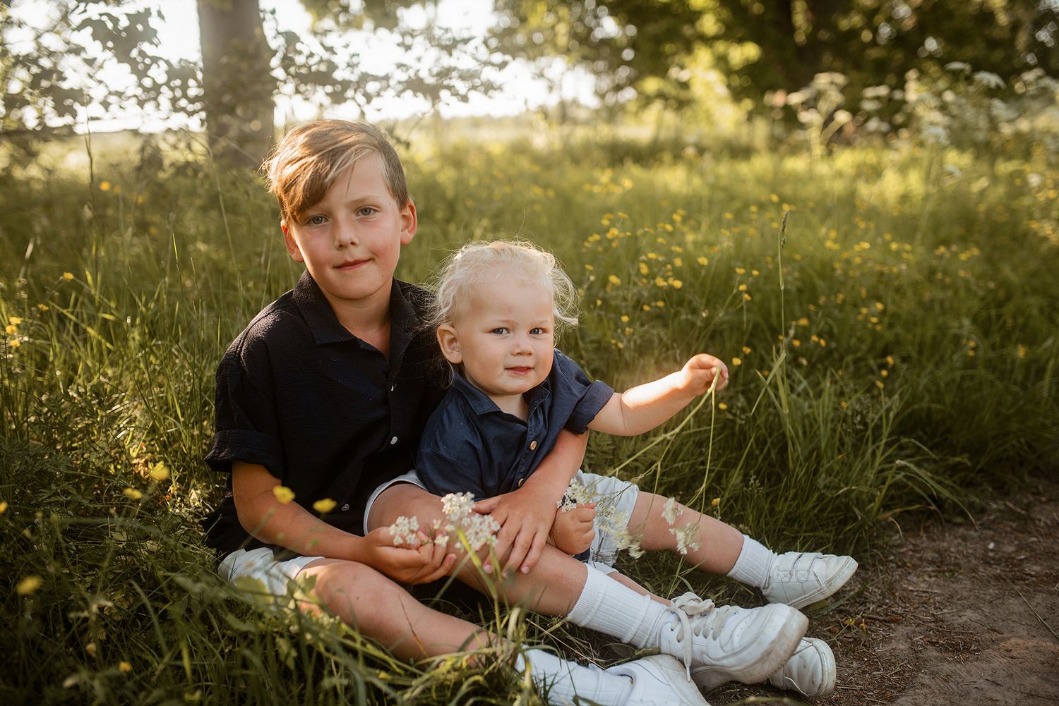 Familjefotograf Jönköping och Habo. Familjefotografering. Syskonfotografering.