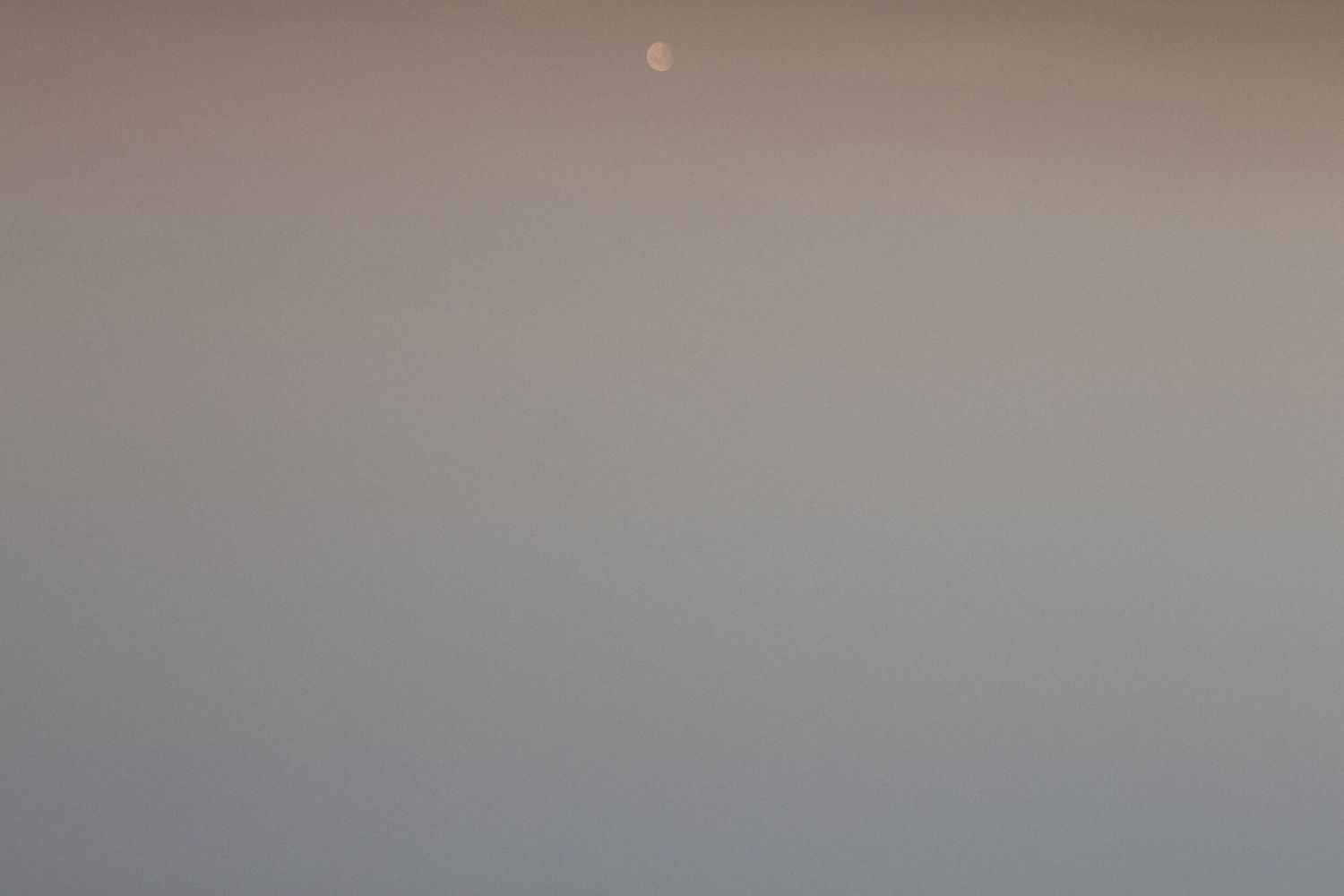 Startpage Andrea Kiesendahl, Abenddämmerung, Mond, Abstakt