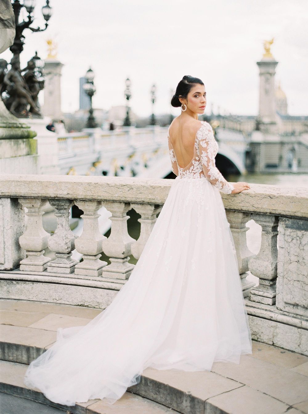 Parisian wedding photographer captures stylish bride in Paris.