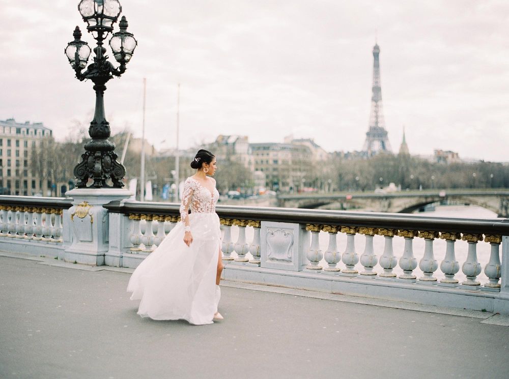 Elegant bride captured by a Paris wedding photographer.