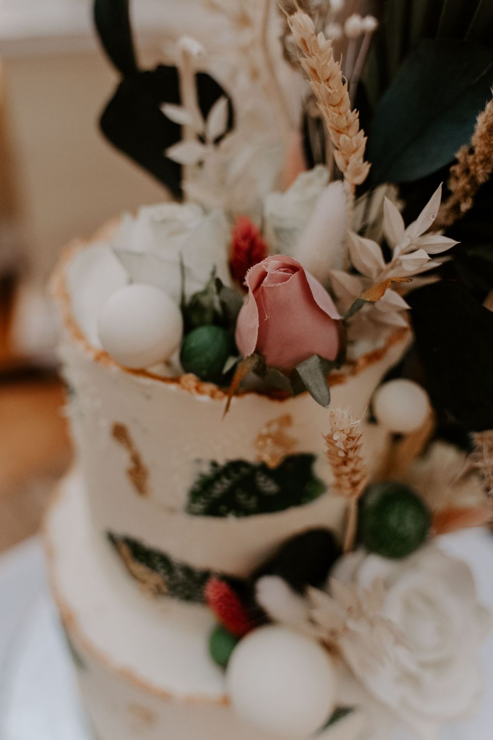 close up image of flowers on a wedding cake.