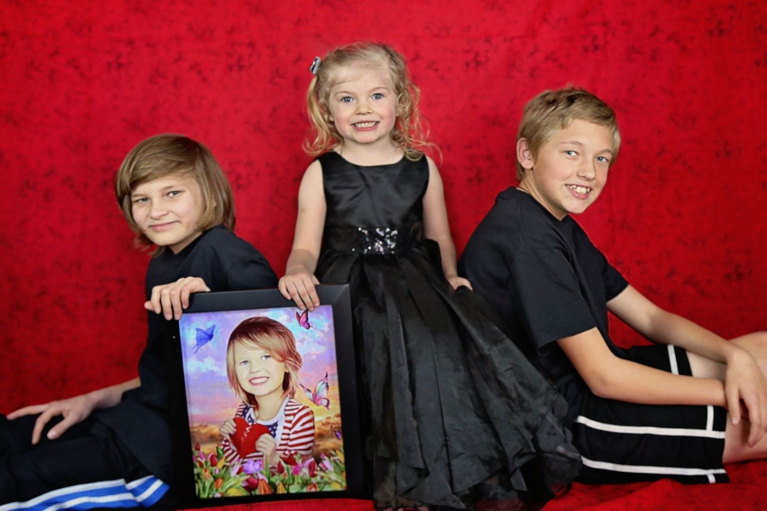 4 siblings together for a christmas photo shoot