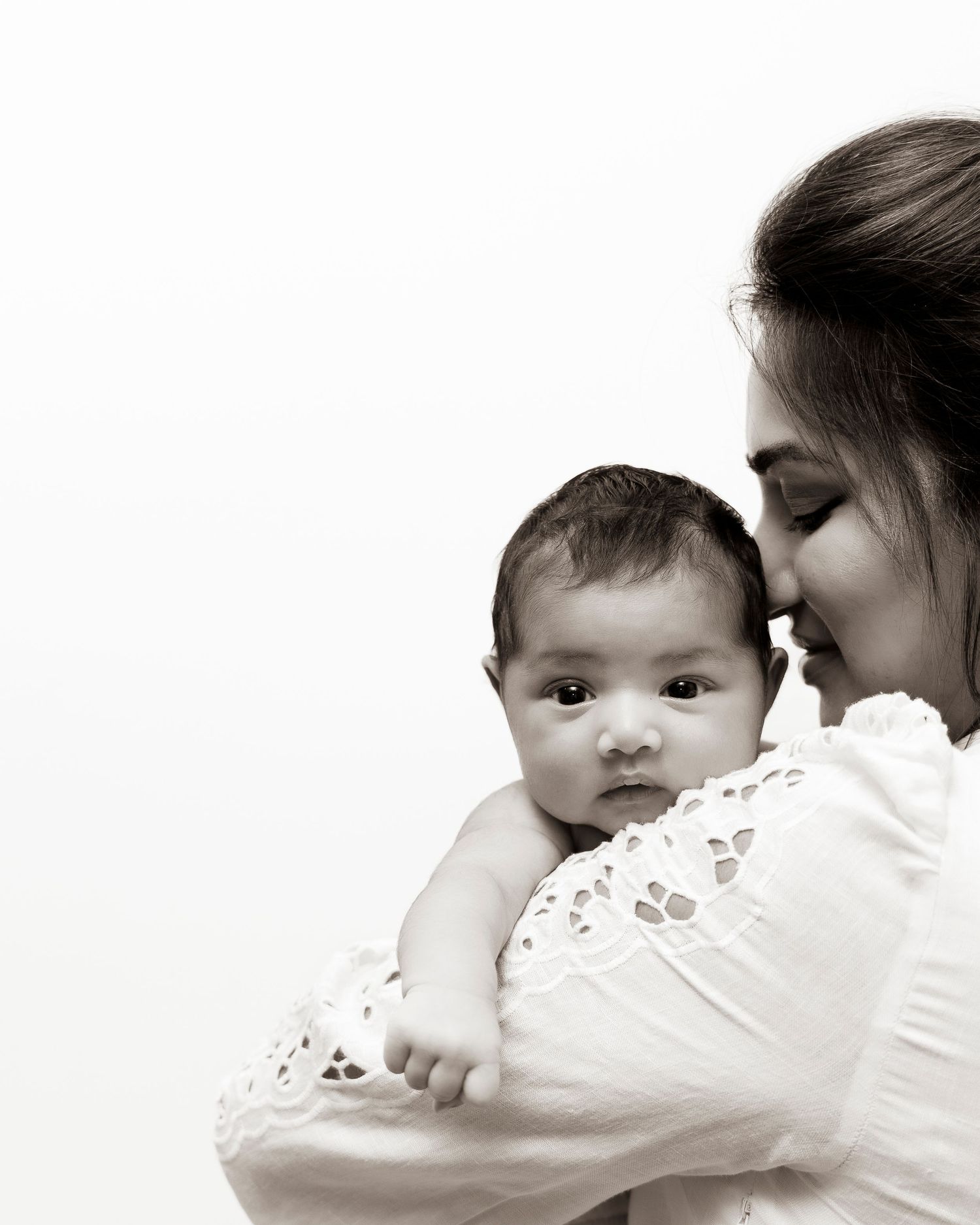 taking natural emotional motherhood photos in Hornsby