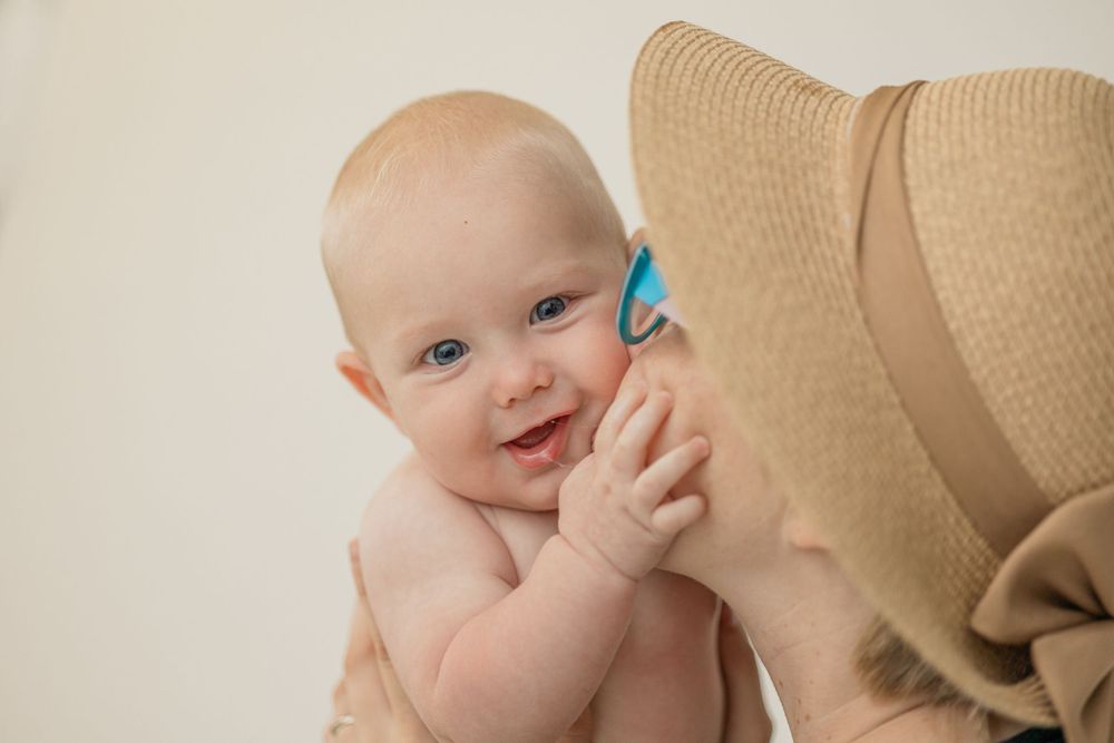 9 month old photos with Mom