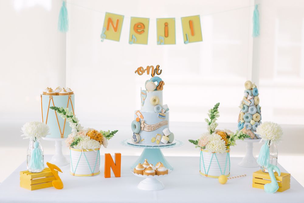 Hoboken birthday party table decor on a music theme photo by Paula Ortiz NY Family Photographer
