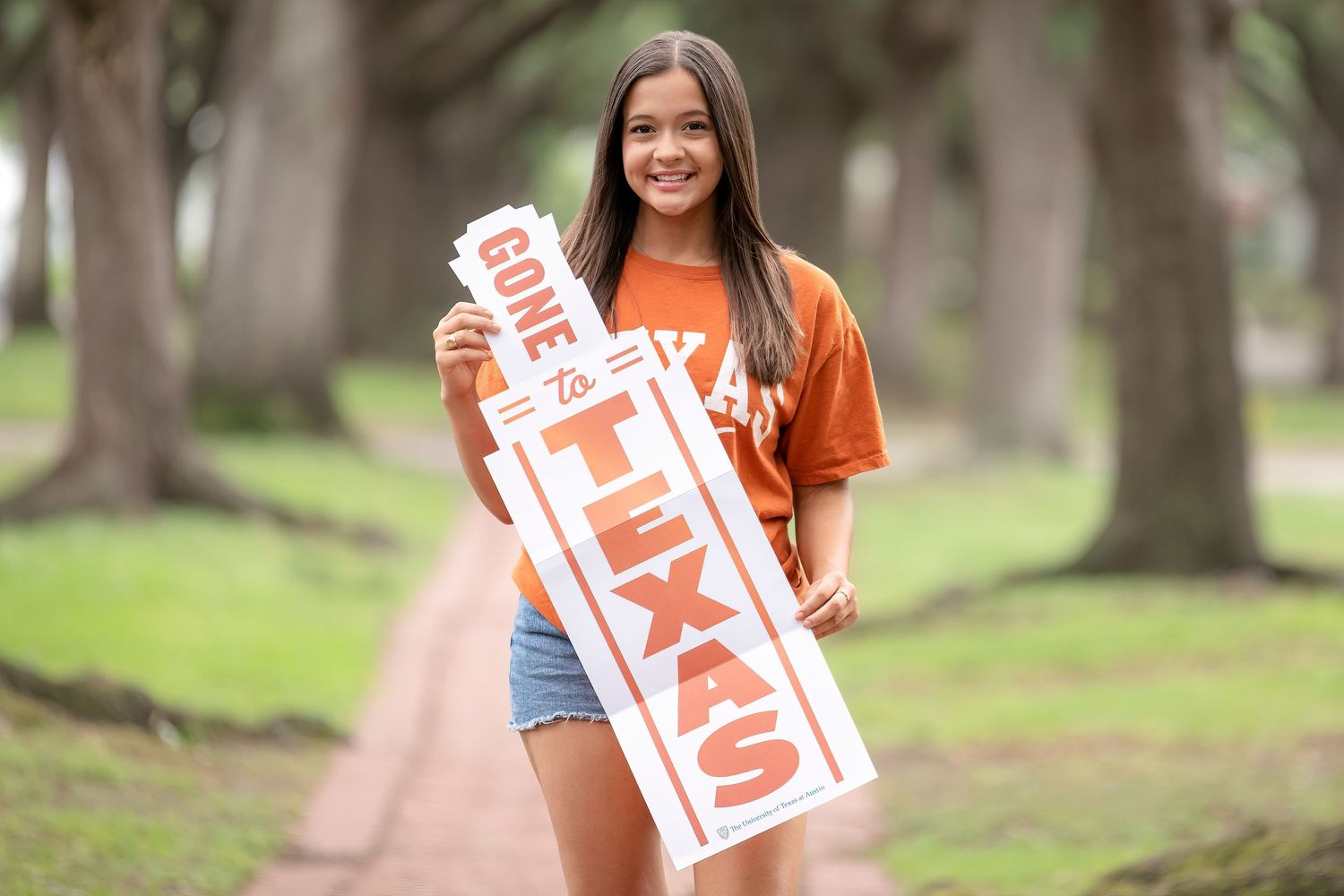Capturing Lasting Memories: Lynn Pennington's Houston Senior Portrait Photography