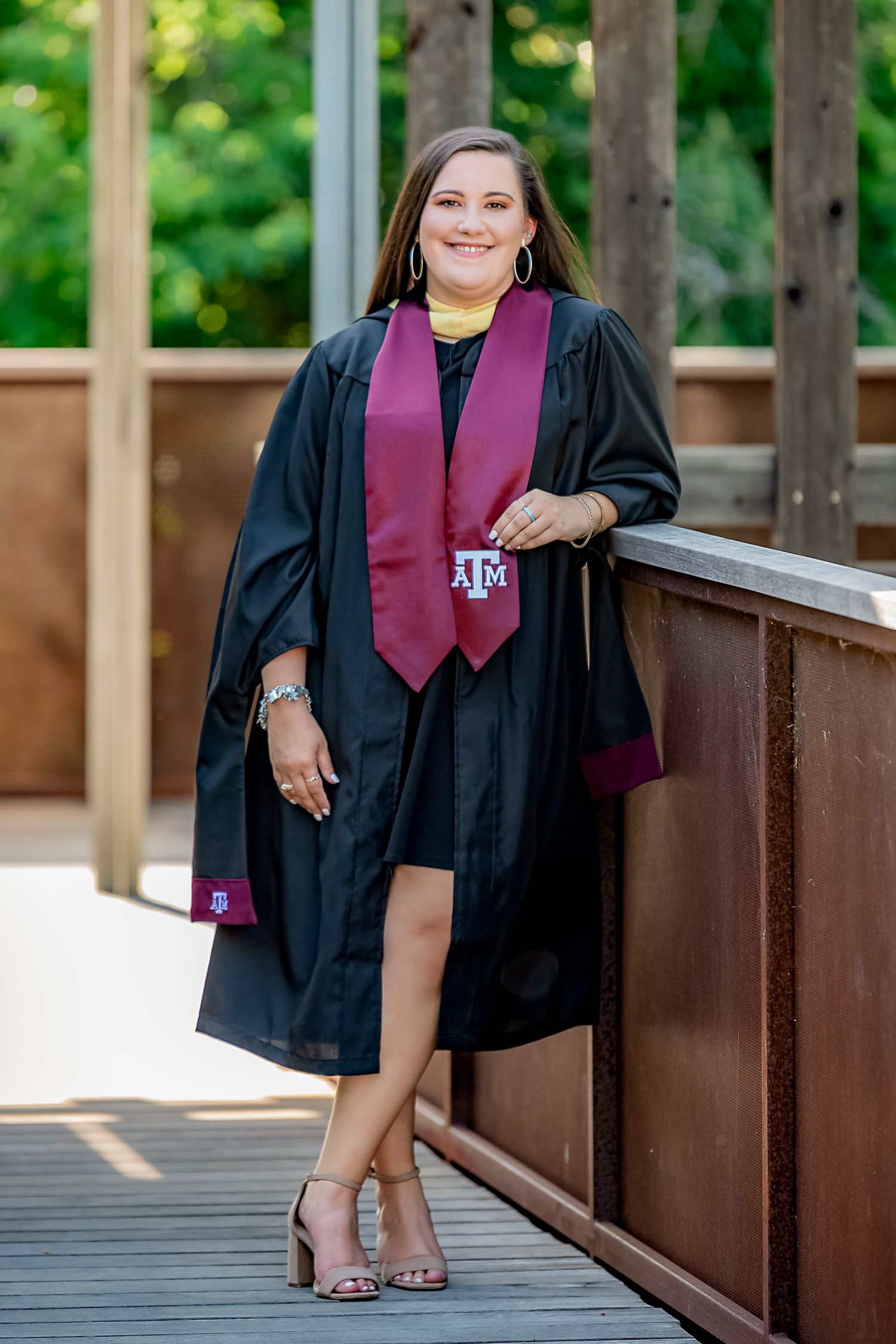 Capturing Lasting Memories: Lynn Pennington's Houston Senior Portrait Photography