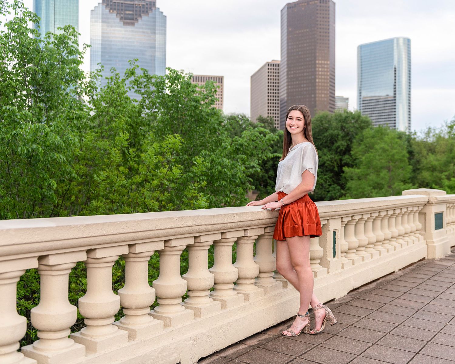 Capturing Lasting Memories: Lynn Pennington's Houston Senior Portrait Photography