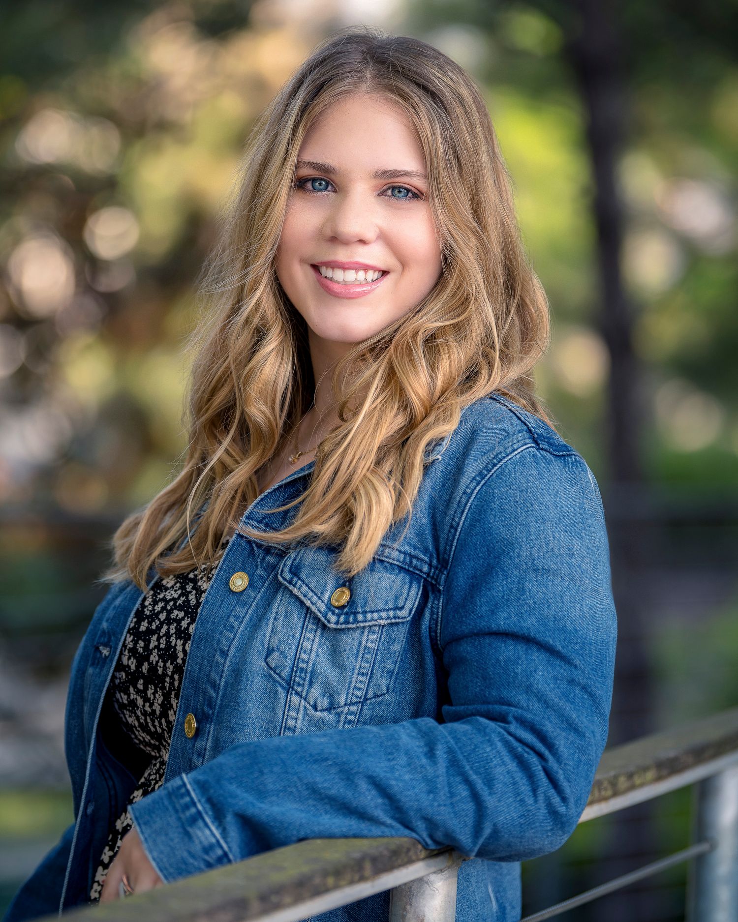 Capturing Lasting Memories: Lynn Pennington's Houston Senior Portrait Photography