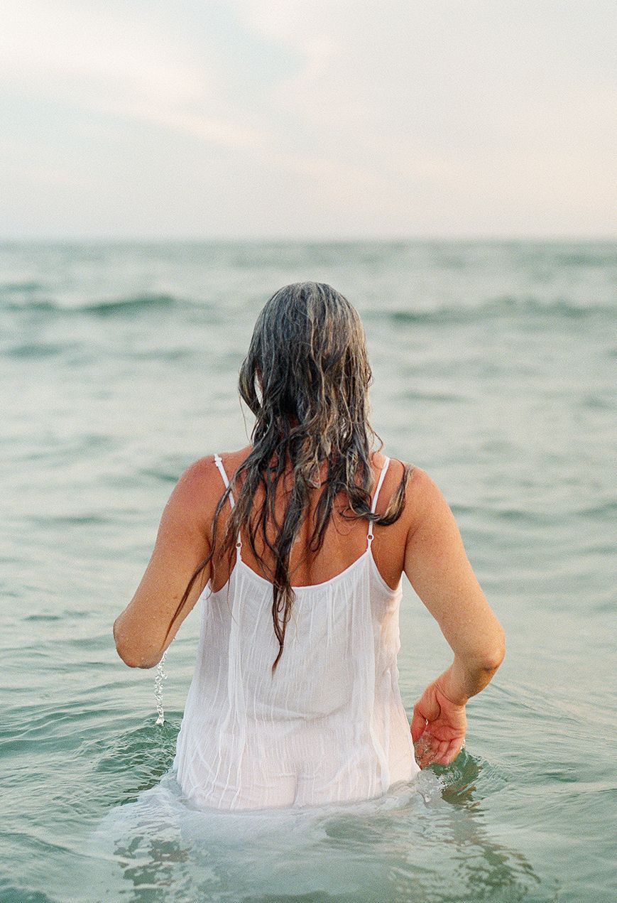 Heidi Unruh is a crystal coast photographer interested in elevating powerful middle age women.