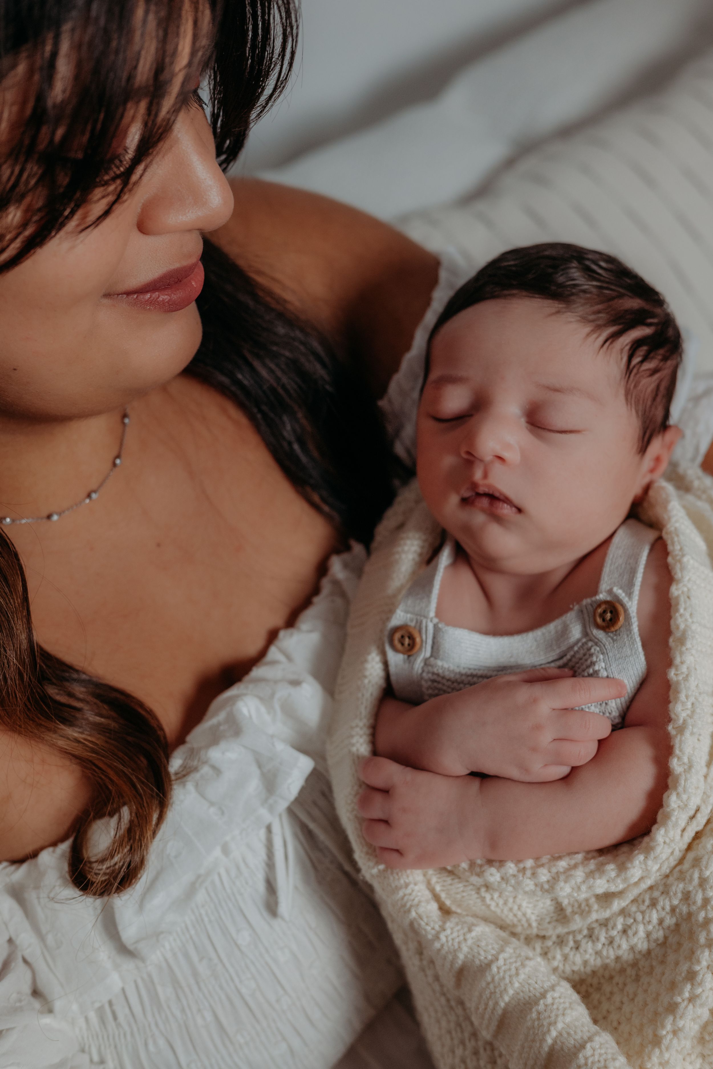 in-home newborn photo shoot with mother