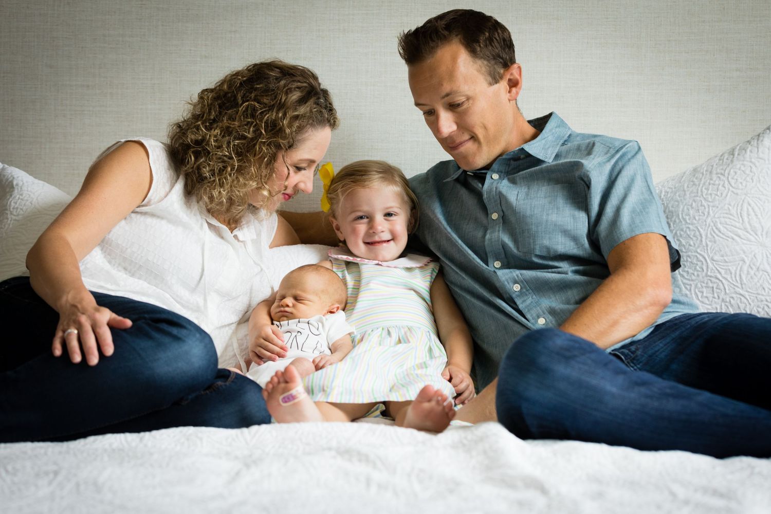 Carmel photographer - Nathaniel Edmunds Photography - captures family pictures with newborn