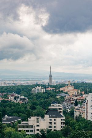 сватбена фотография на гледка от дома на булката в сватбения денпрофесионален фотограф софия, сватбен фотограф софия, св