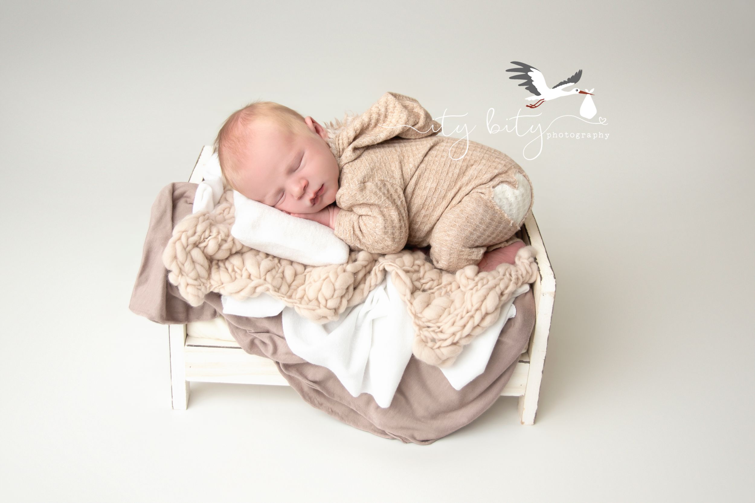 Amherst Newborn Photographer Baby Samuel Ity Bity near Cleveland Little Bed