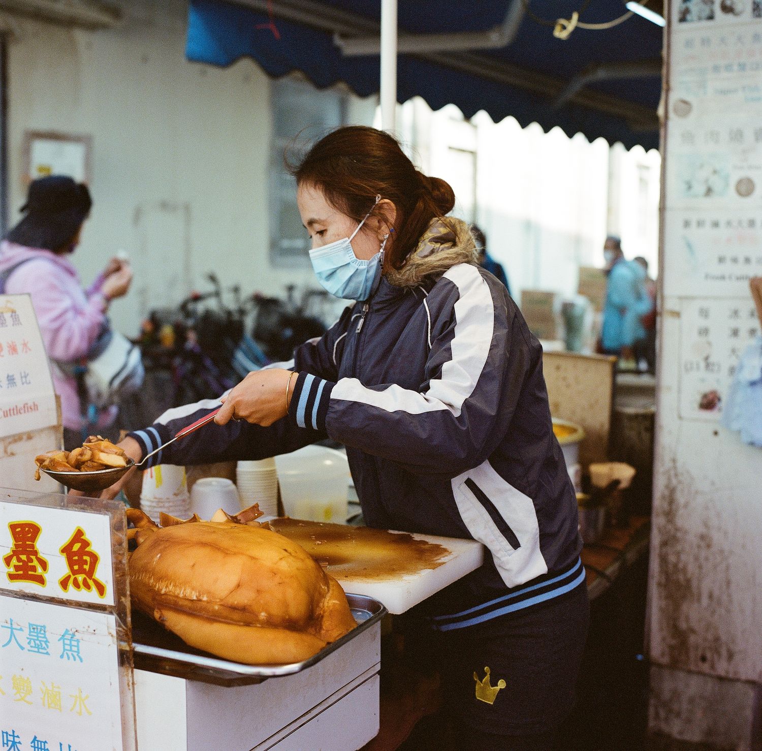 A woman making curry squid, street food, street photography.