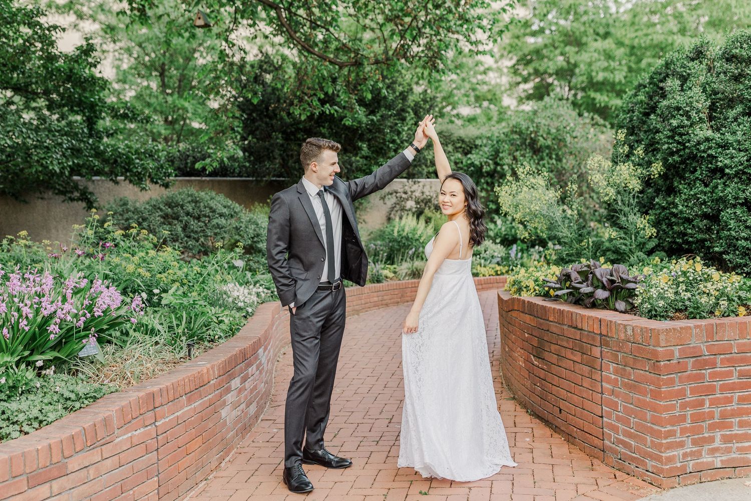 MOONGATE GARDEN WASHINGTON DC ENGAGEMENT PICTURES