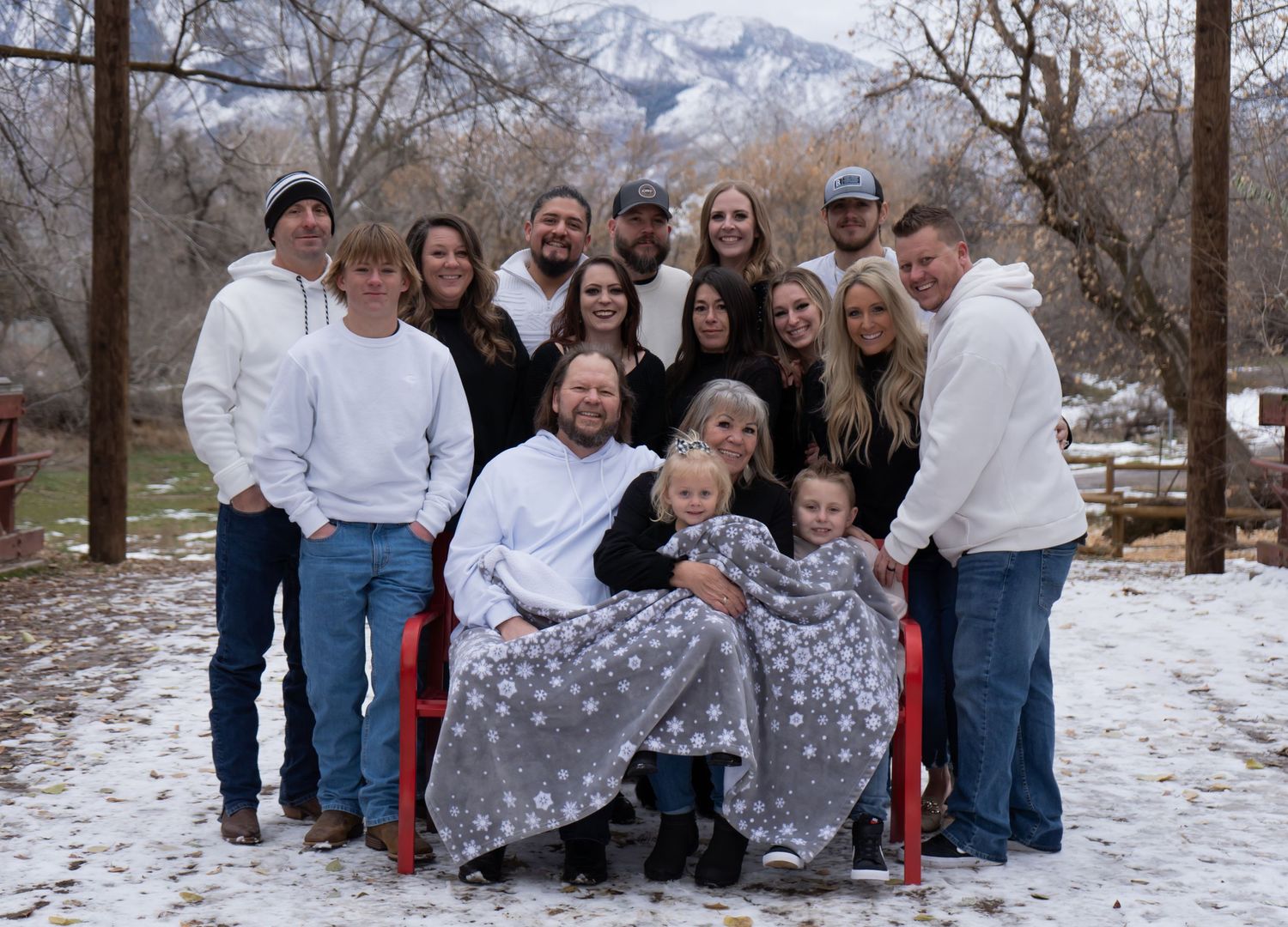 Extended Family Winter photoshoot taken at Wheeler Farm, Murray, Utah.