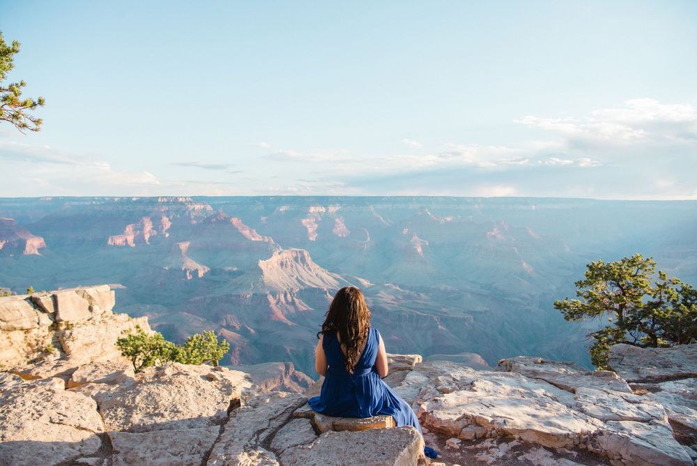 girl looking down the canyon. modeling photo session. grand canyon. arizona. wedding photographer