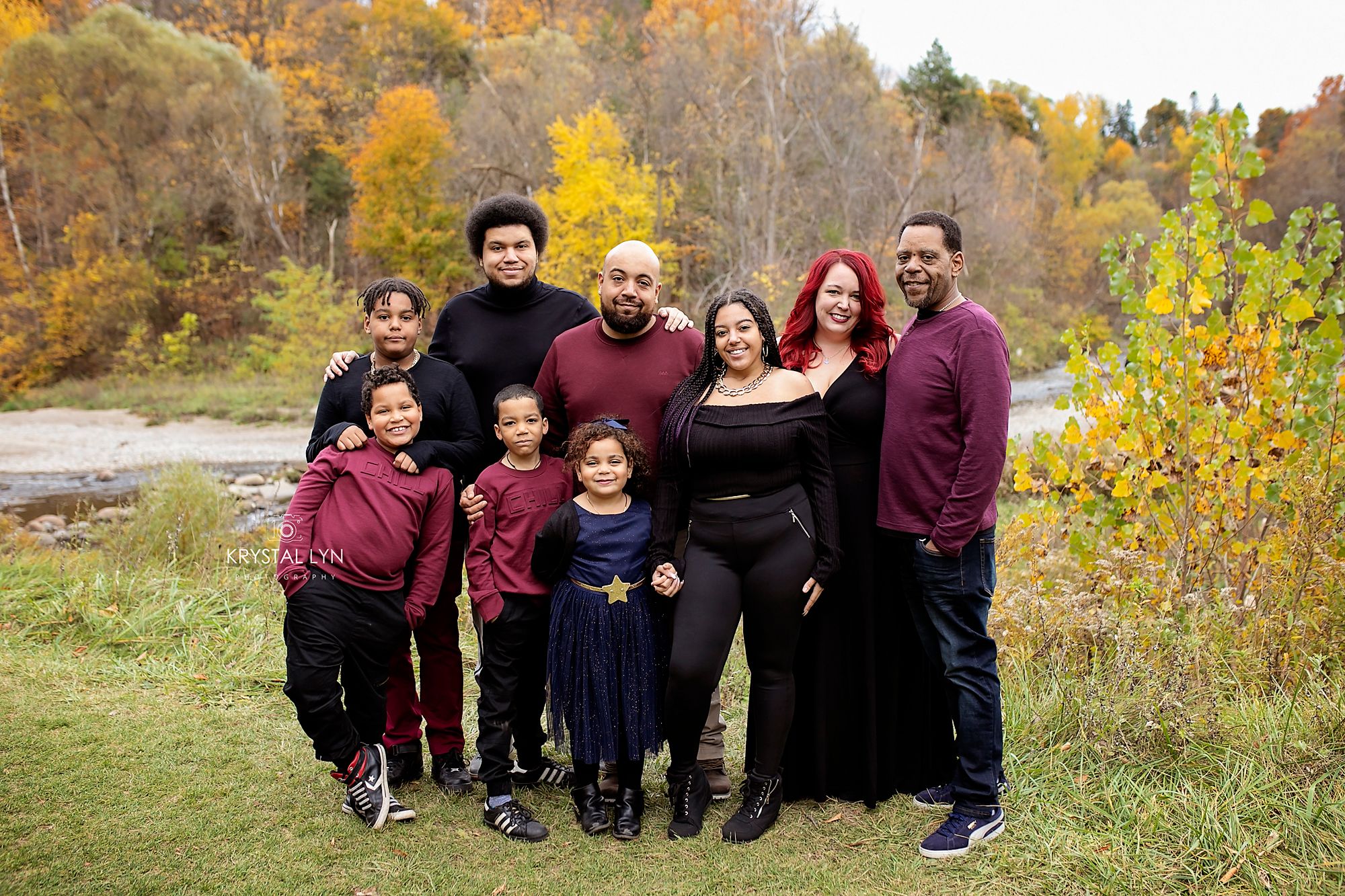 Beautiful family of nine pose in Toronto park for a photo session