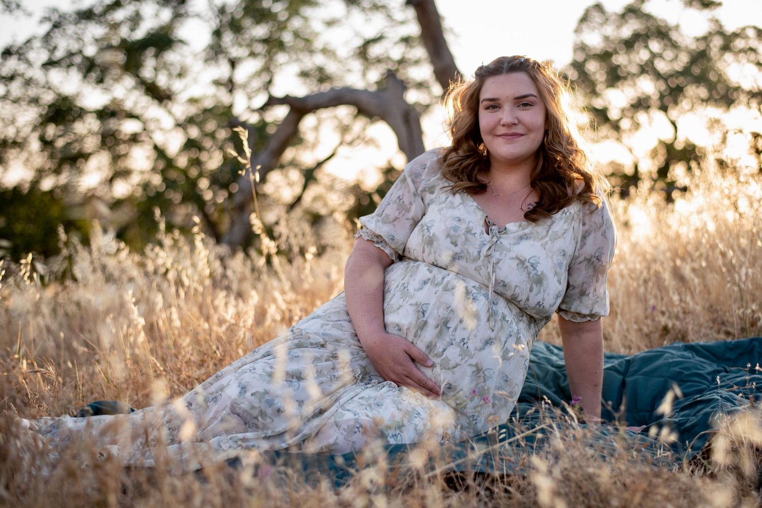 Soft outdoor boho country maternity photo