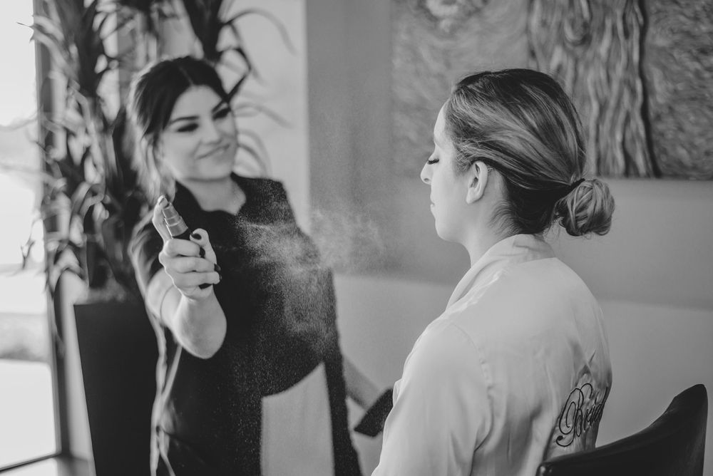 black and white. bride's make up. bride's accesories. getting ready. Rancho Guadalupe. Edinburg, Texas. Wedding photogra