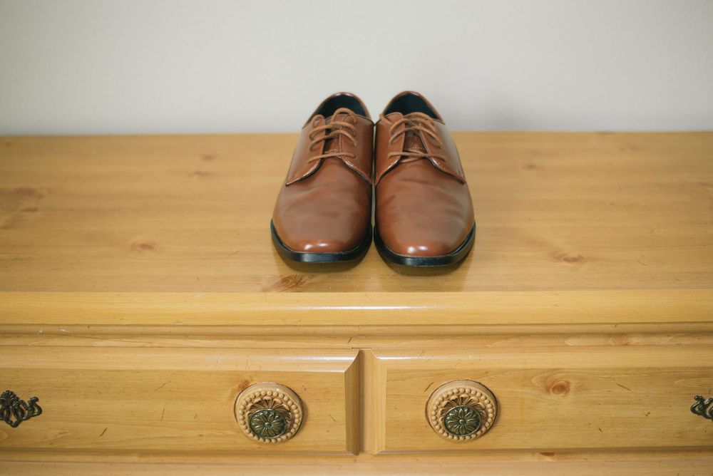 groom's getting ready. groom's shoes. bride's accesories. getting ready. Rancho Guadalupe. Edinburg, Texas. Weddin