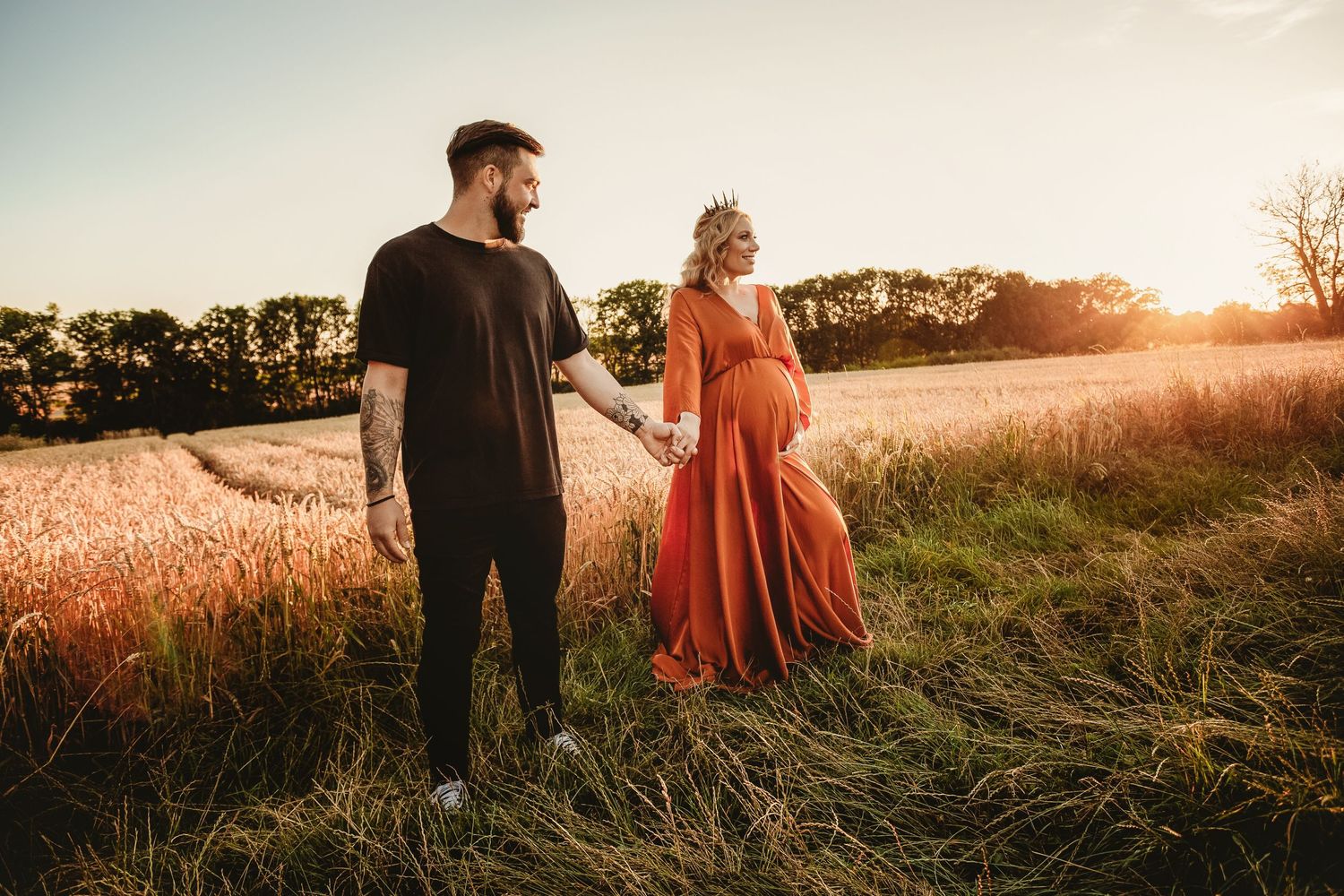 Baby-, Familien- & Babybauchshootings mit Herz. Natürlich, warm, entspannt. Bei euch Zuhause oder Outdoor. Termin einfach online anfragen.