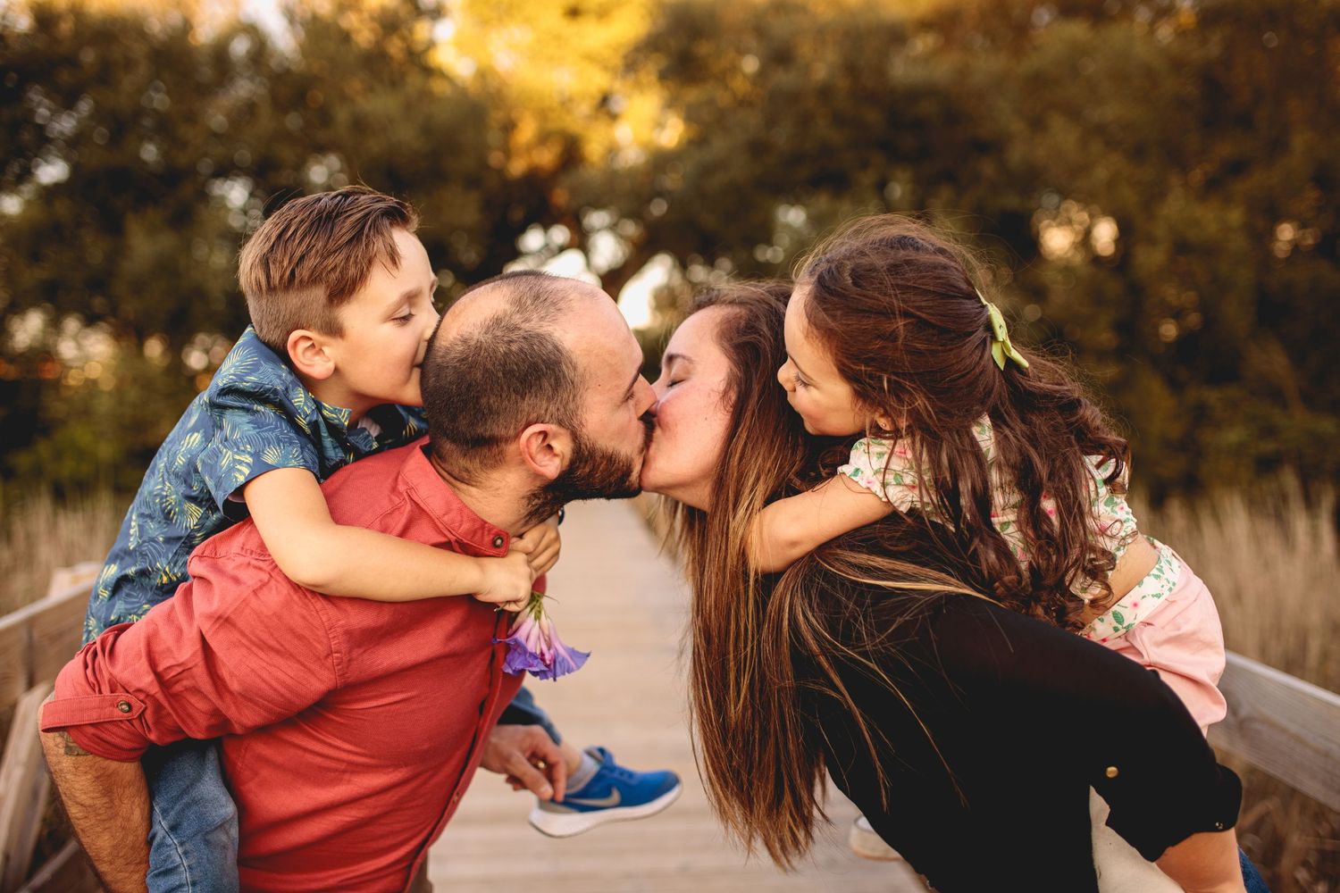 Fotografia de uma sessão de família na Vista Alegre em Aveiro no Verão de 2022