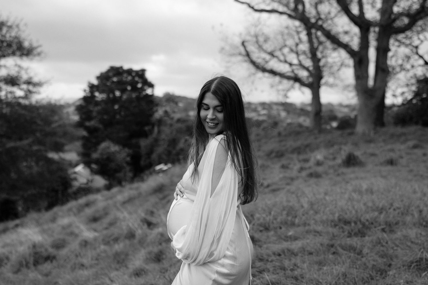 maternity Auckland photoshoot pregnant woman in Cornwall Park