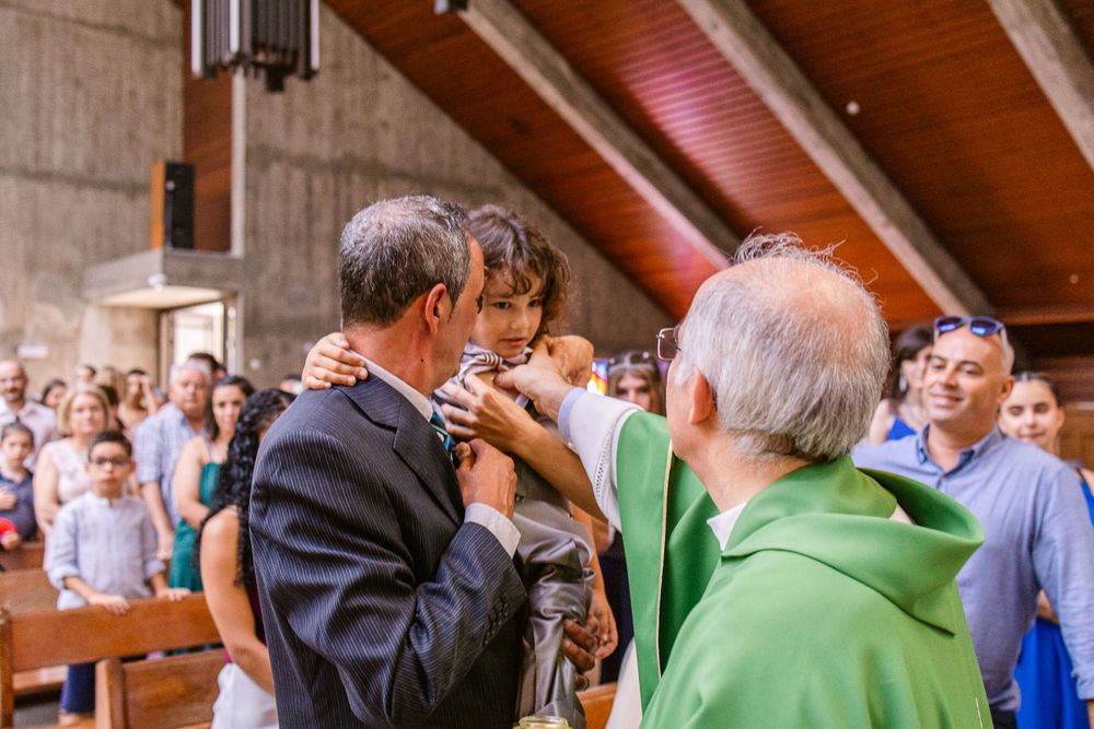 Reportagem fotográfica de Baptizado; Fotografa de Baptizados; Igreja Paroquial de Queijas Fotografia de batizados; Inês Valente Fotografia;