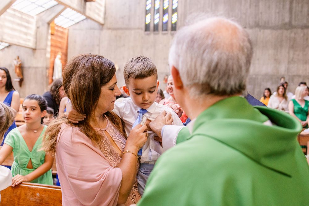 Reportagem fotográfica de Baptizado; Fotografa de Baptizados; Igreja Paroquial de Queijas Fotografia de batizados; Inês Valente Fotografia;