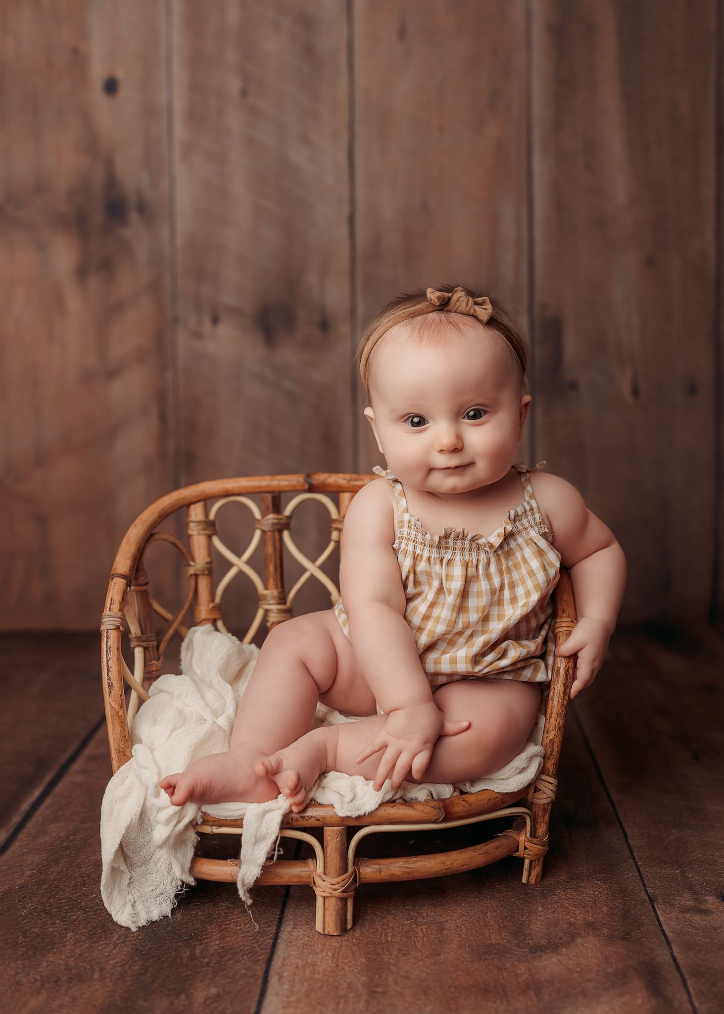 baby-girl-at-her-sitter-session-tulsa-ok