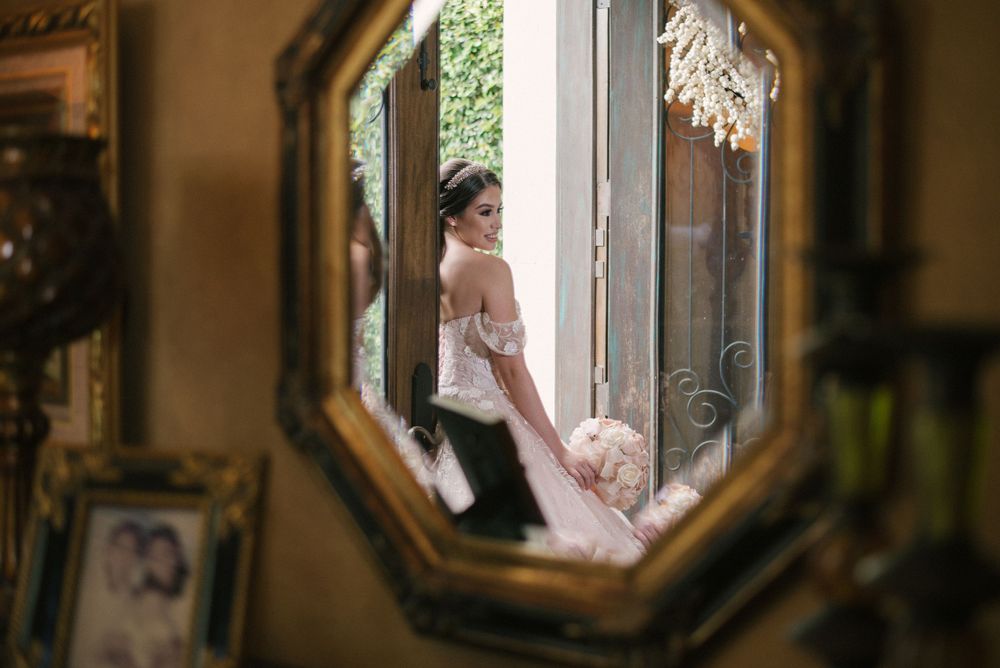 girl reflecting through the mirror. Casa Polonia. Weslaco, Texas. Wedding photography