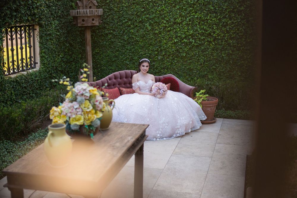 girl seating on red couch outside. quinceanera. Casa Polonia. Weslaco, Texas. Wedding photography