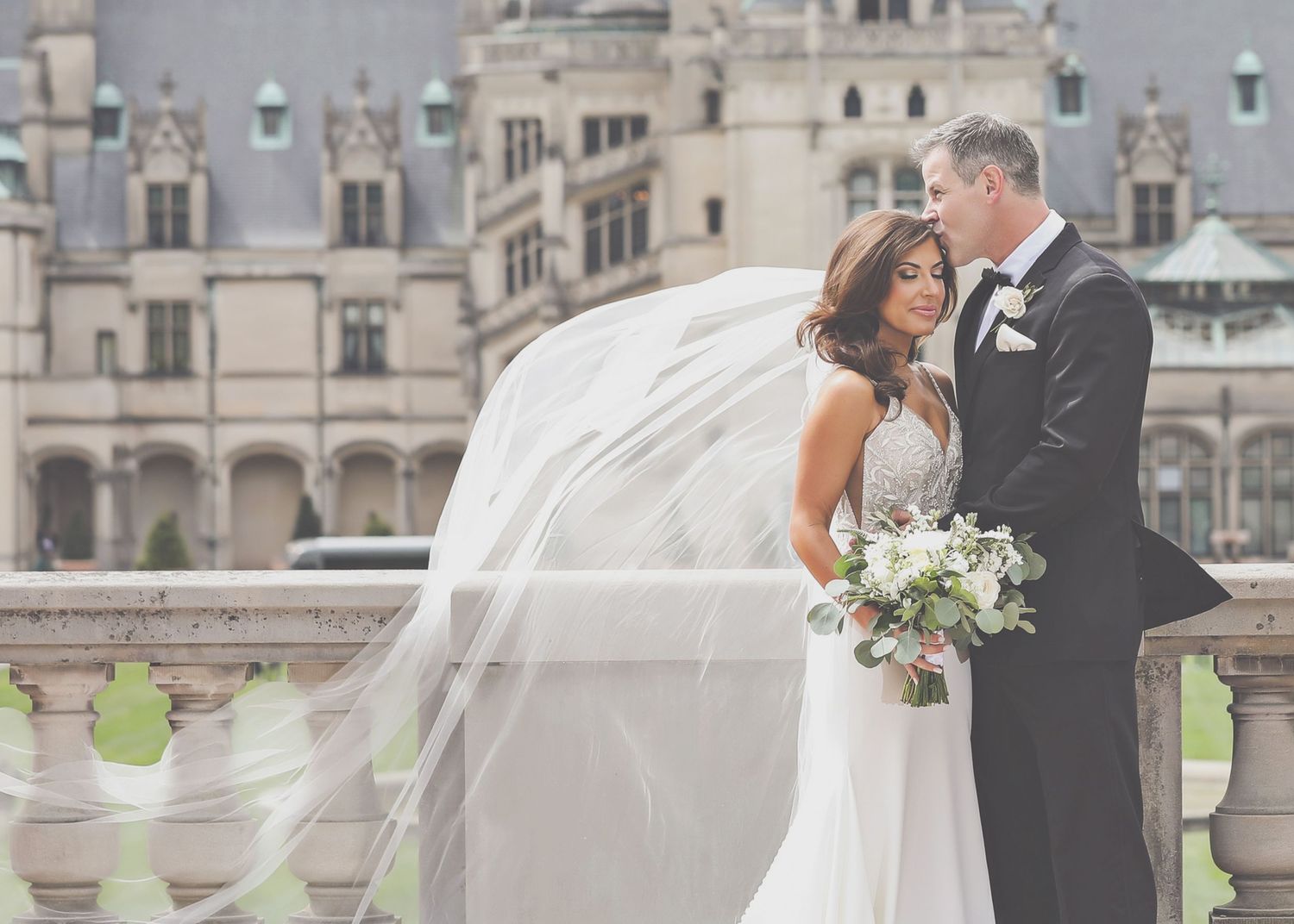 Wedding couple portrait in front of the Biltmore Estate