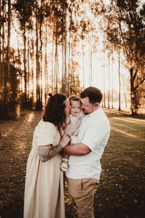 Tinonee taree studio photographer natural light newborn family outdoor golden hour wingham forster