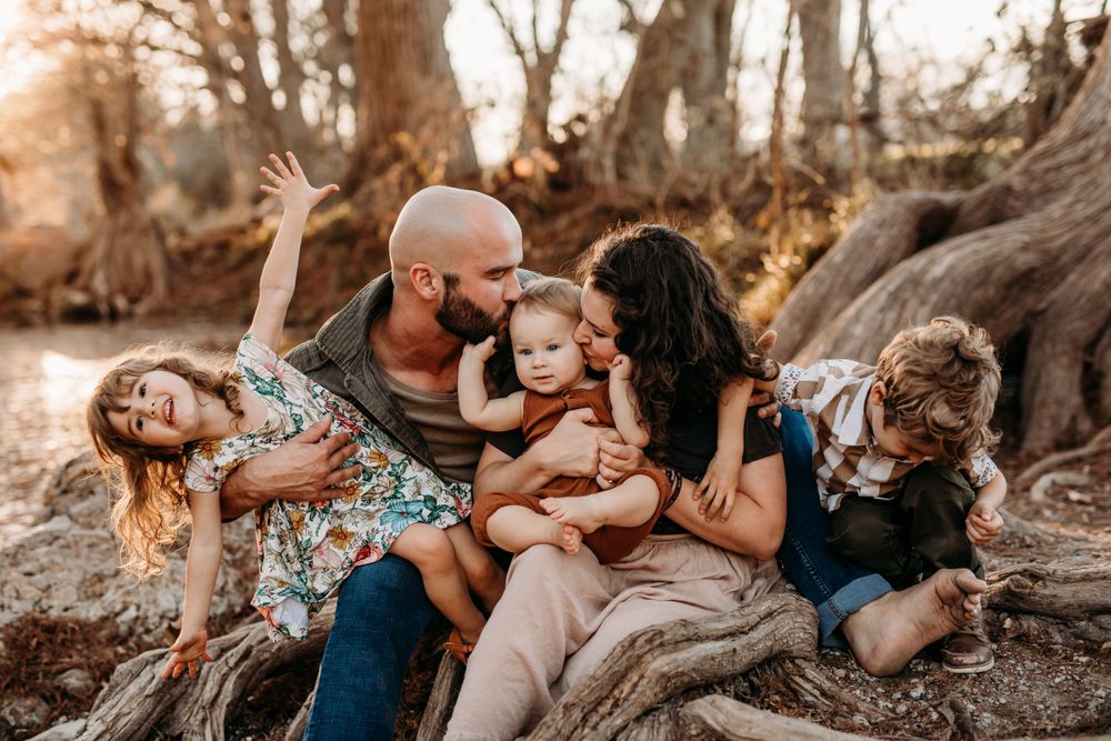 Family Photographer, family of five sitting by the river, San Marcos family photographer