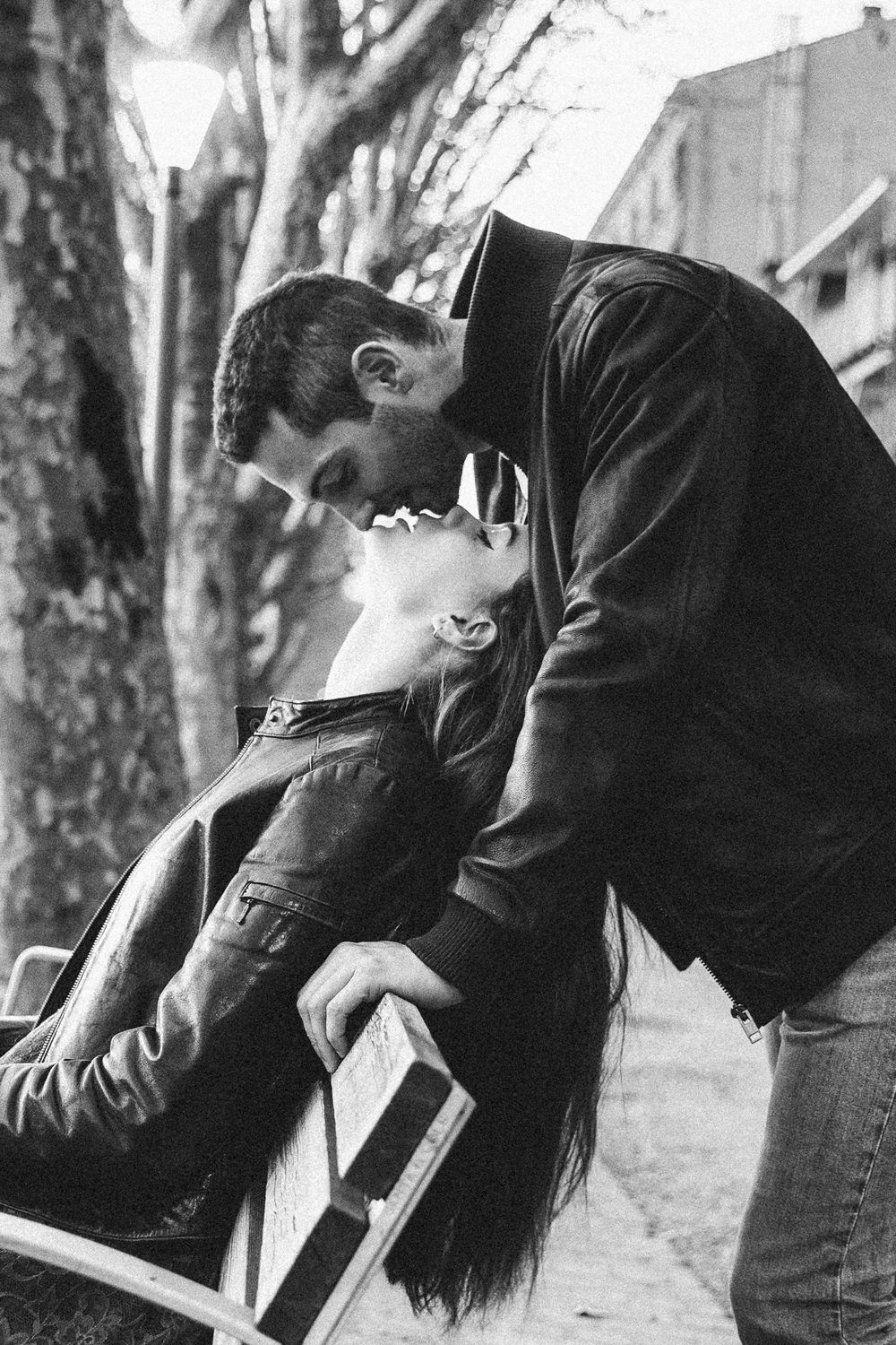 bisou sur un banc