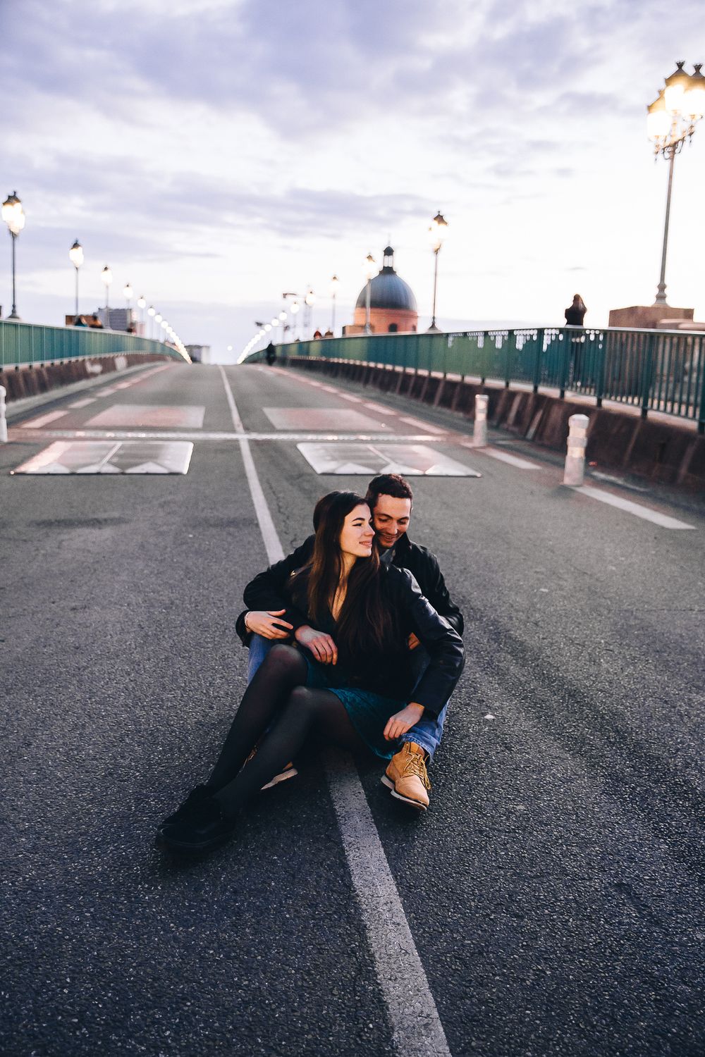 couple urbain amoureux