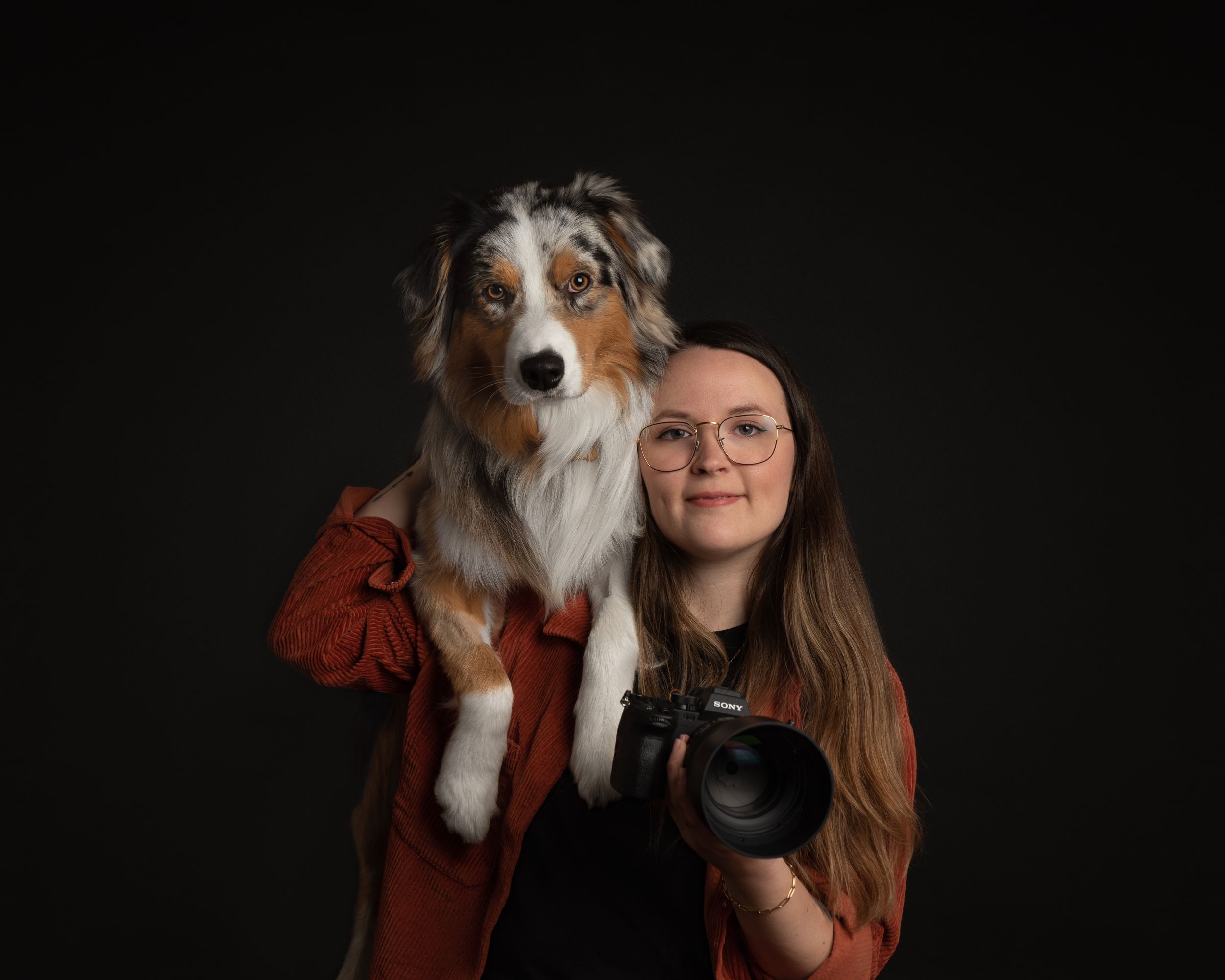 portret mens en hond Australische herder en fotograaf