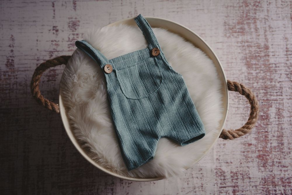 Neugeborenenfotos Berlin Neugeborenenfotografie mit Eltern  Babyfotograf  Neugeborene Babyfotos Outfits