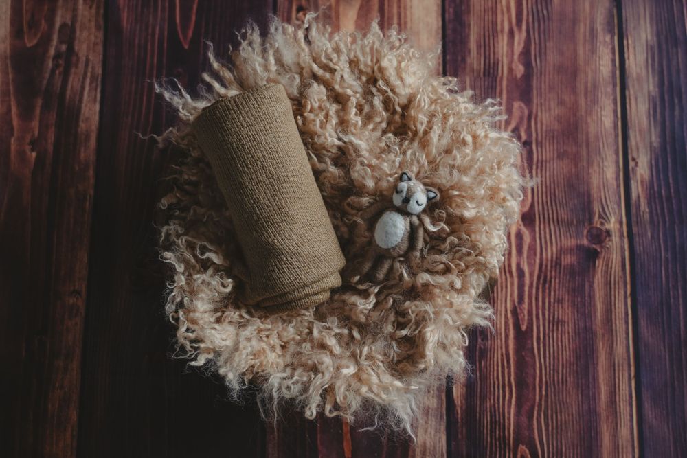 Neugeborenenfotos Berlin Neugeborenenfotografie mit Eltern  Babyfotograf  Neugeborene Babyfotos Outfits
