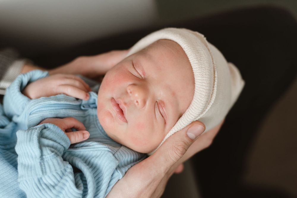 Fresh 48 newborn photos taken at Mount Sinai hospital in Toronto by Toronto Newborn Photographer, Jess GC Photography