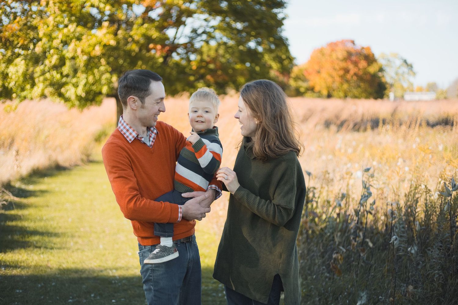 toddler parents family photo fall maywood sheboygan wi park