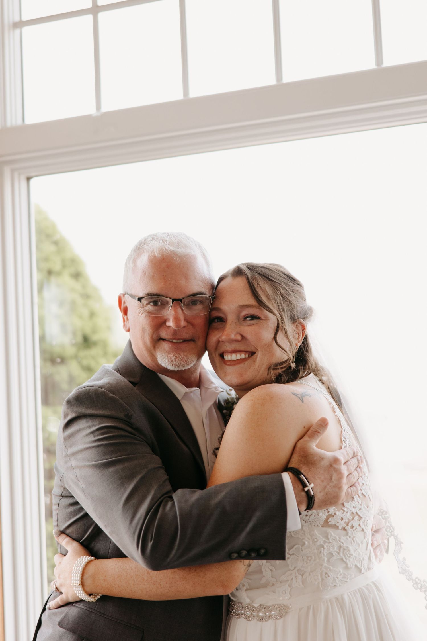 The Yacht Club, Ohio Photographer, Wedding Photographer, Ohio Wedding Photographer, First Look Photos