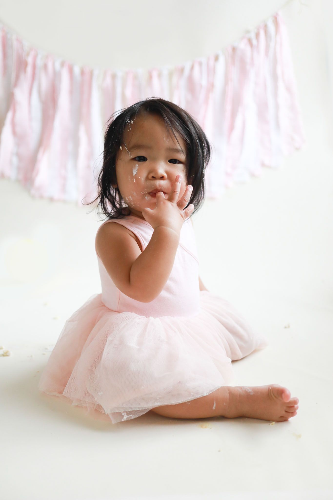 asian-baby-girl-eating-cake-smash-session-lake-forest-california