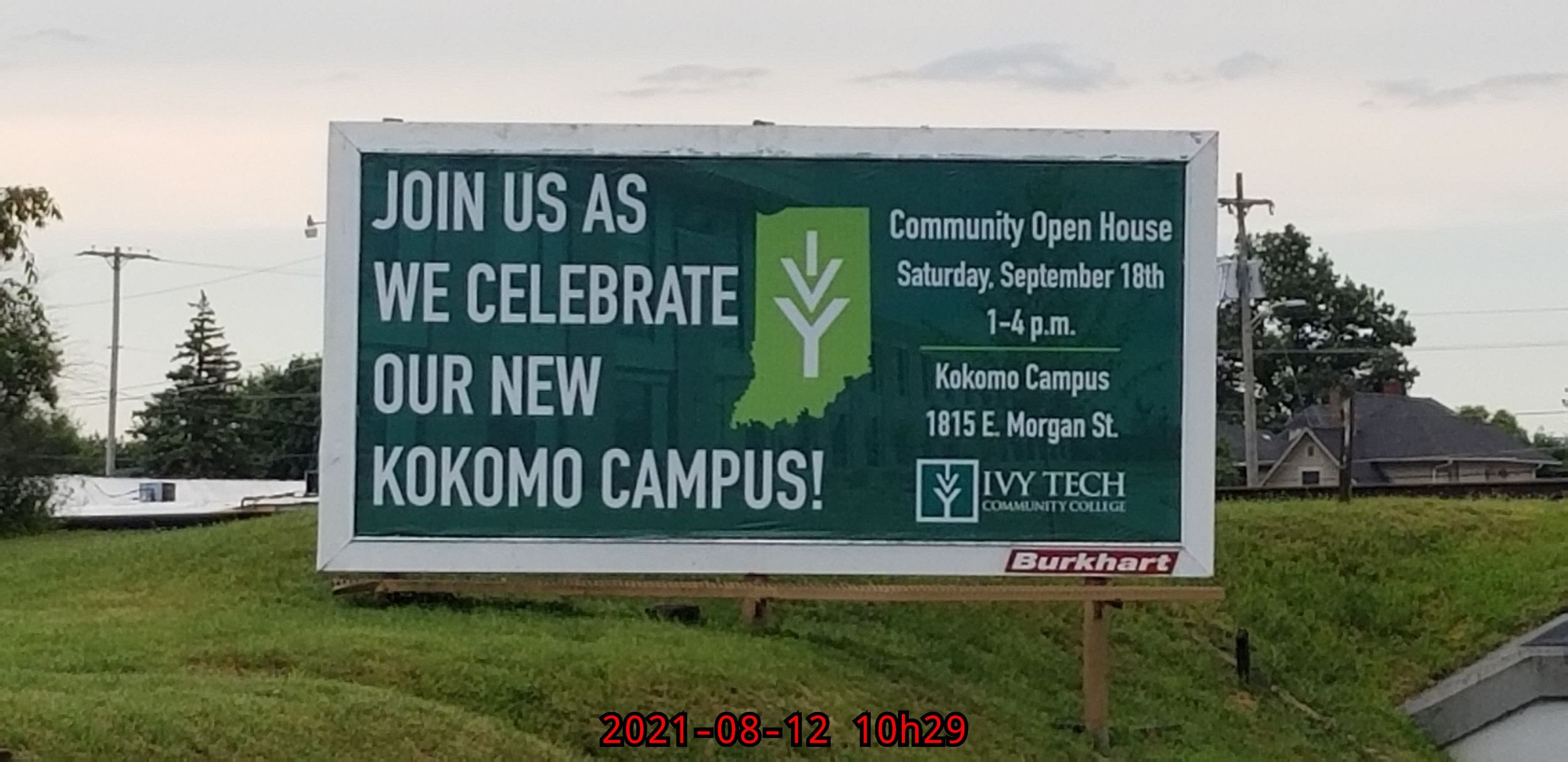 Green roadside signs advertising Ivy Tech Kokomo Campus.
