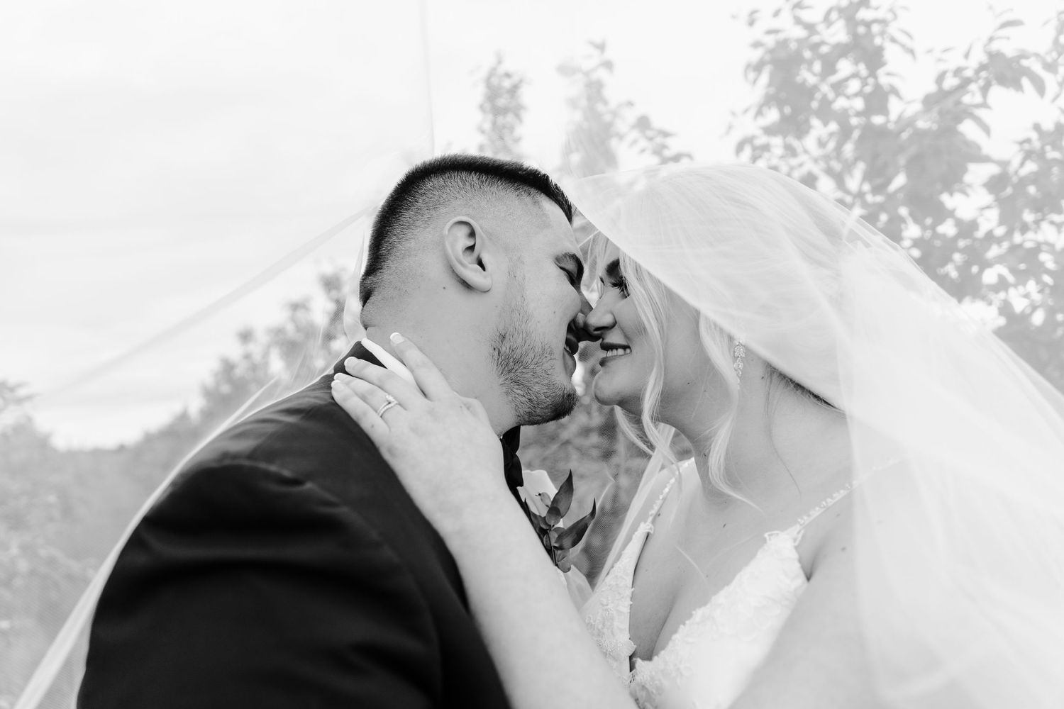 Ohio Photographer, Ohio Wedding, Wedding Photos, Bride and Groom Photos, Pickwick Place, Wedding Portraits,